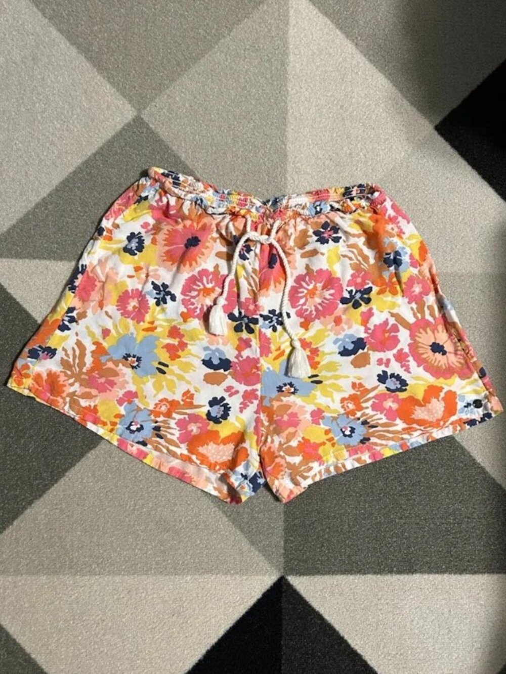 Roxy Vibrant Floral Print Pull-on Shorts With Tassel Drawstring Women's Medium